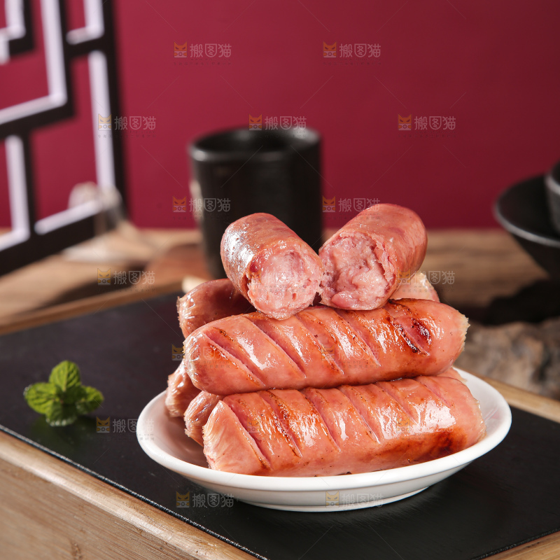 深底上的烤肠