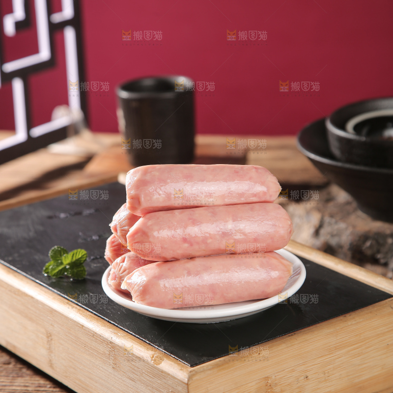 深底上的烤肠