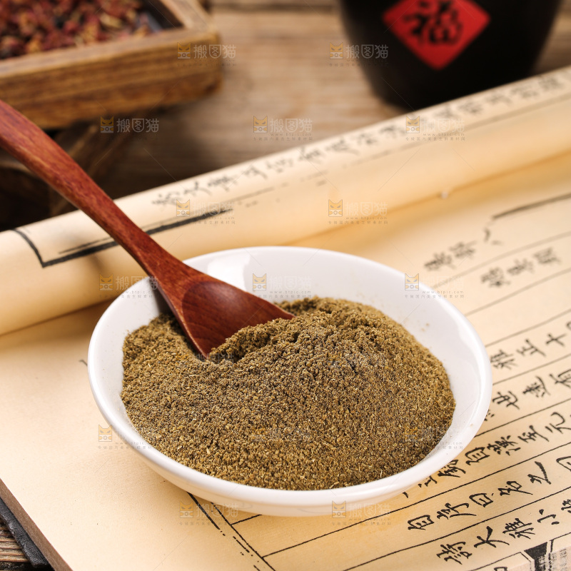 木板上的孜然粉