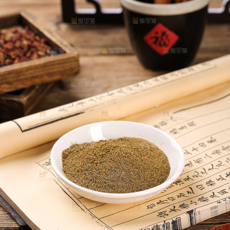 木板上的孜然粉