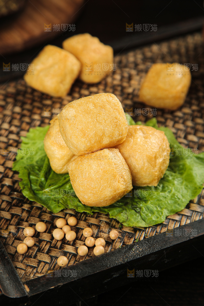 深底上的油豆泡