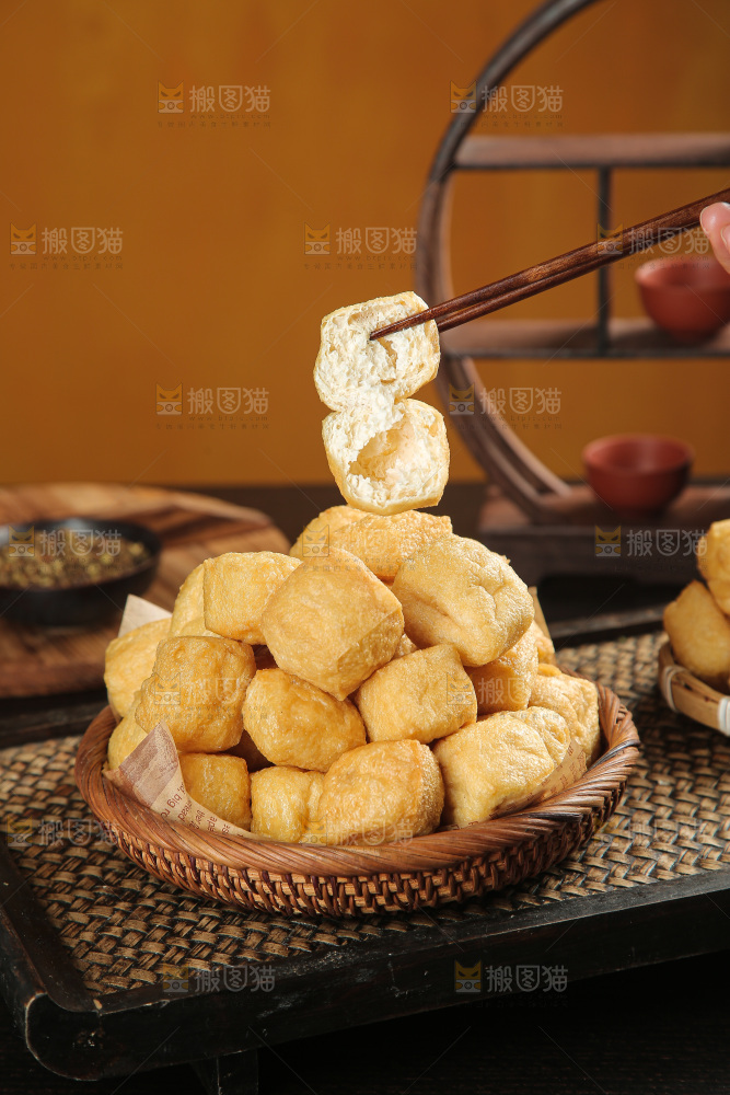 深底上的油豆泡