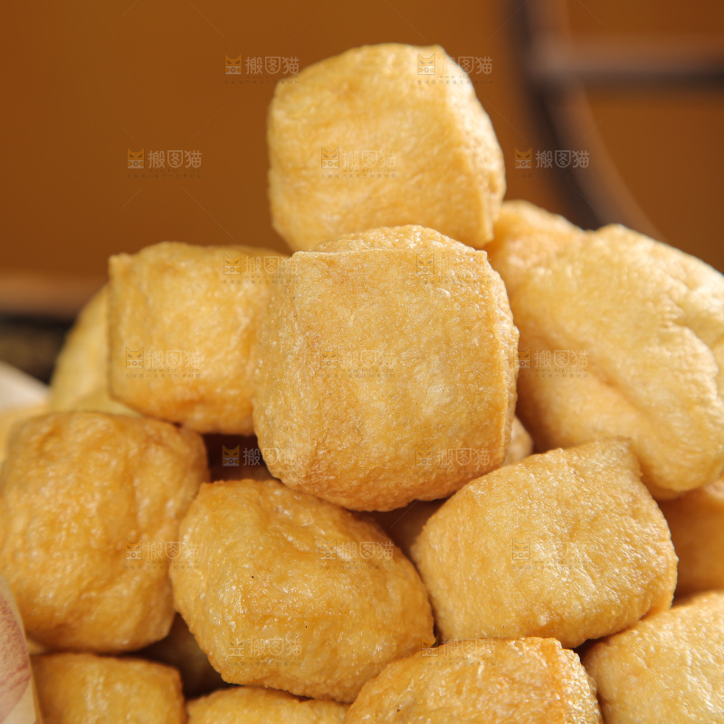 深底上的油豆泡