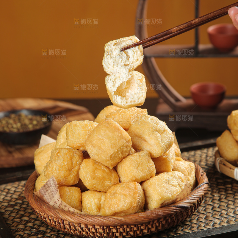 深底上的油豆泡