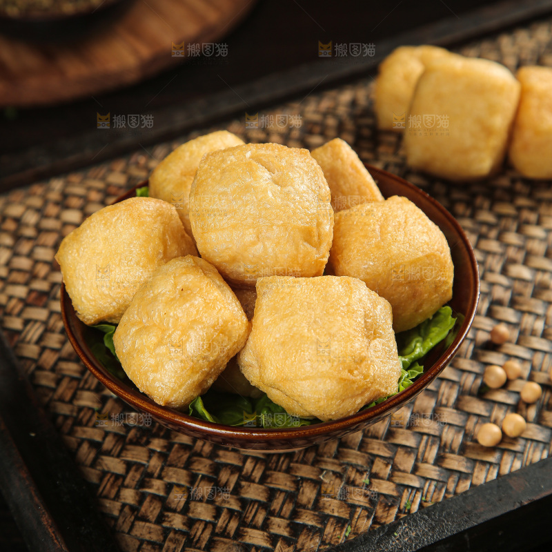 深底上的油豆泡