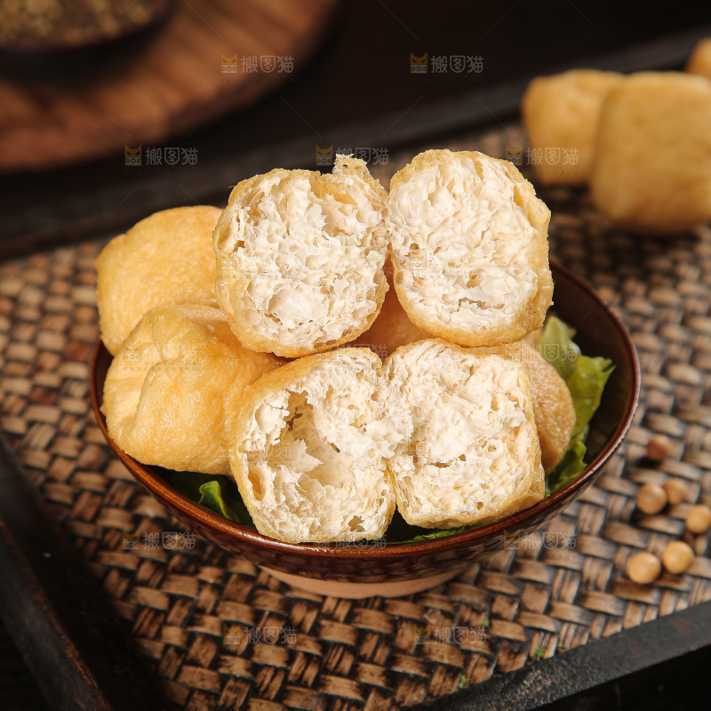 深底上的油豆泡