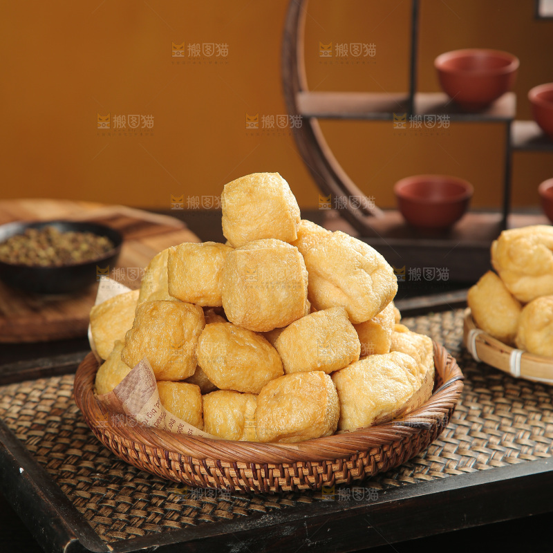 深底上的油豆泡