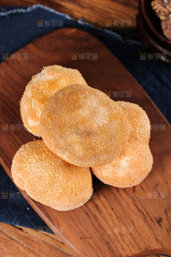 深底上的猴头菇