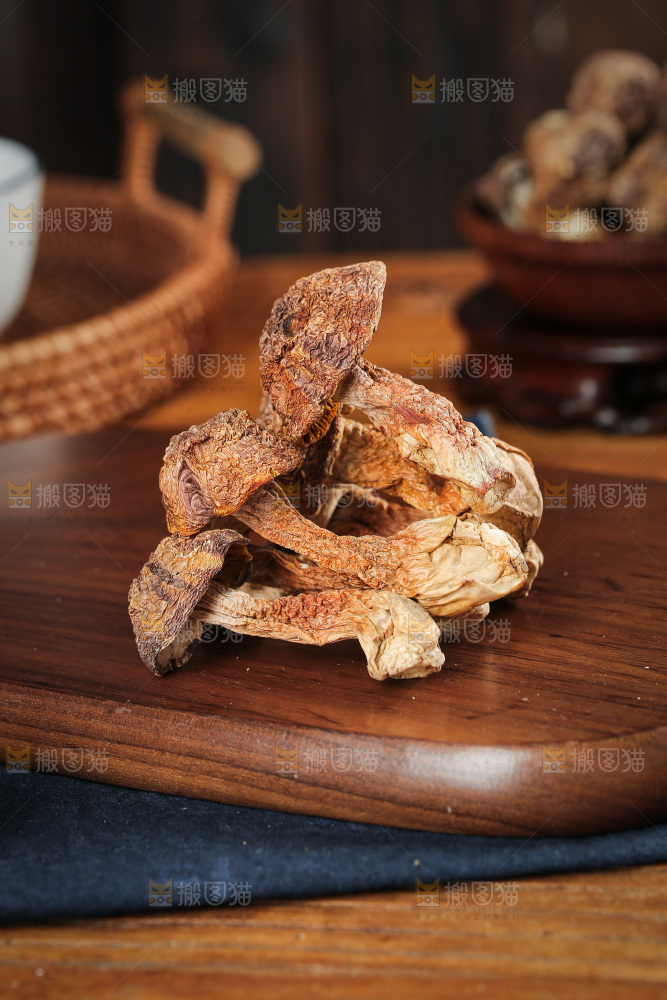 深底上的姬松茸