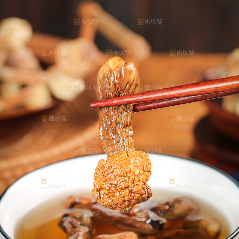 深底上的姬松茸