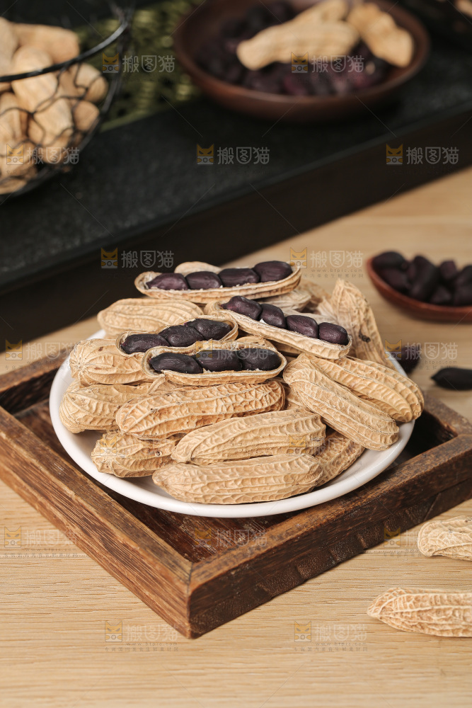 深底上的黑皮花生