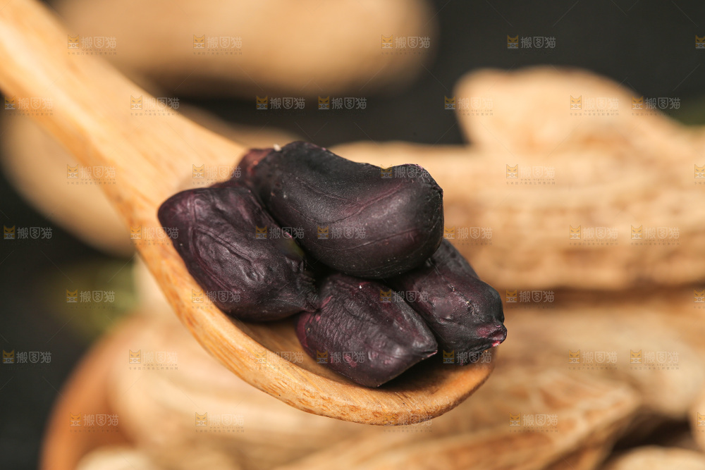 深底上的黑皮花生