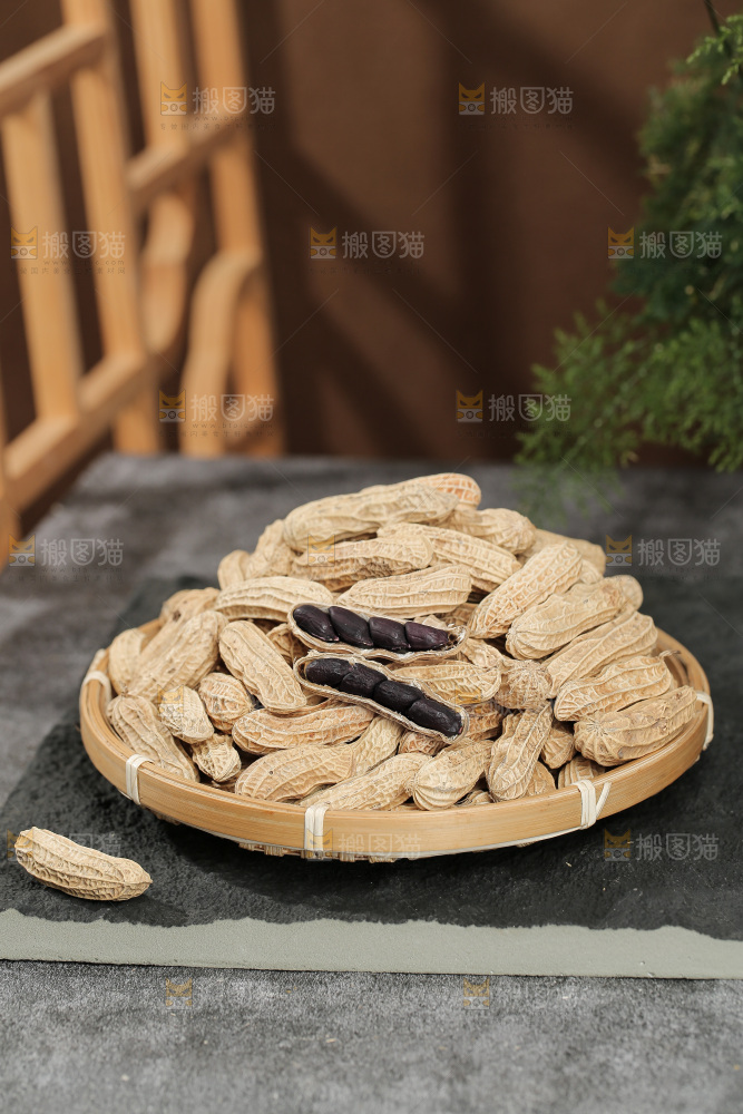 深底上的黑皮花生