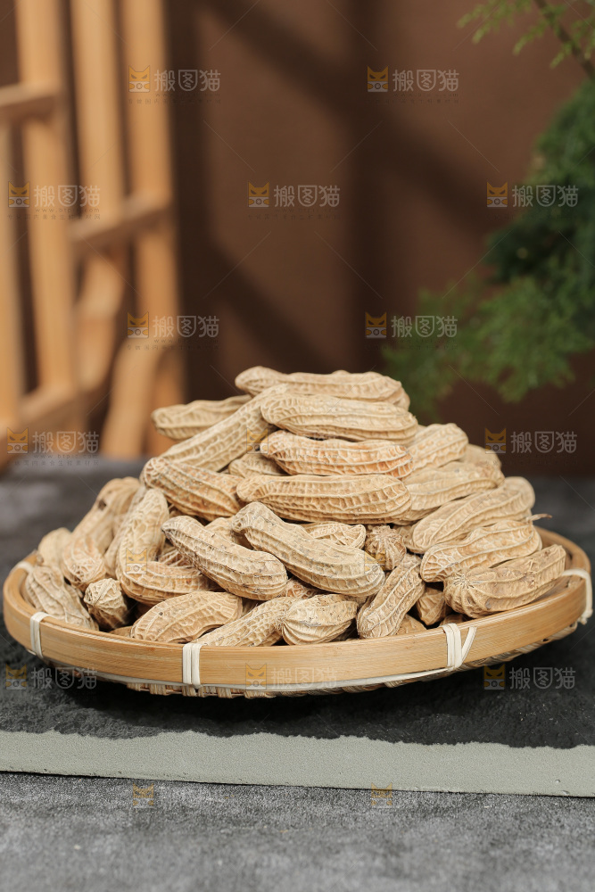 深底上的黑皮花生