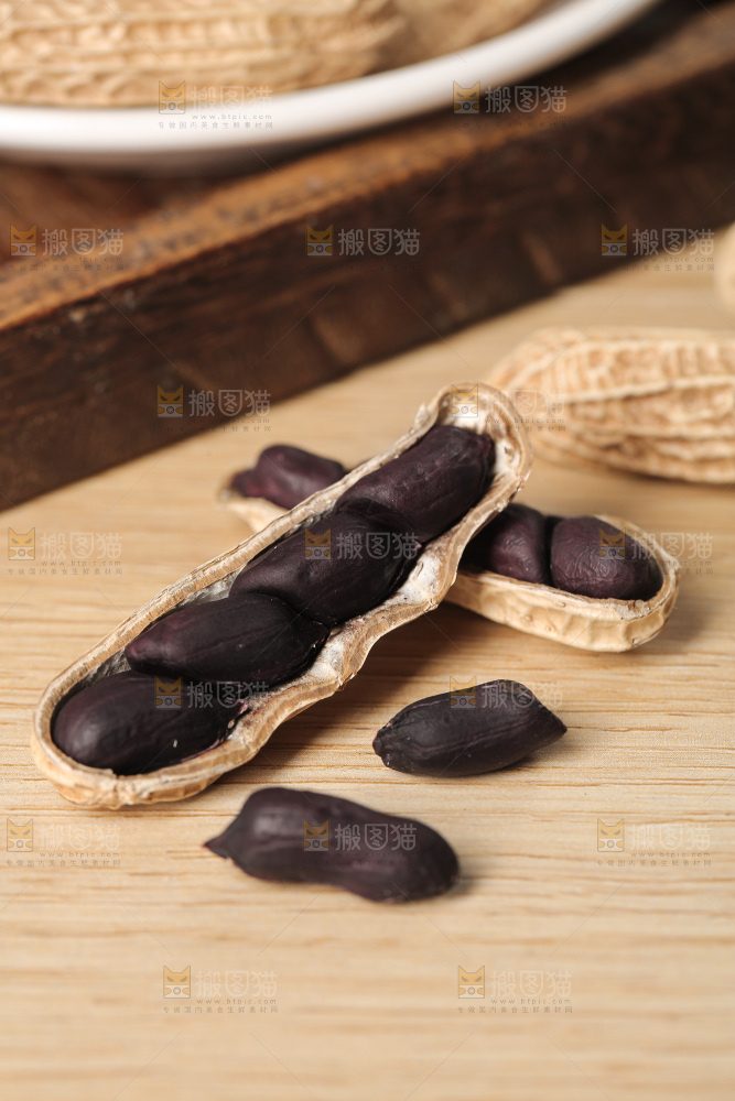 深底上的黑皮花生