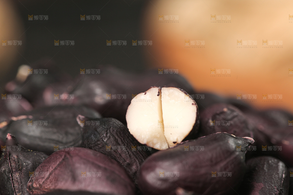 深底上的黑皮花生