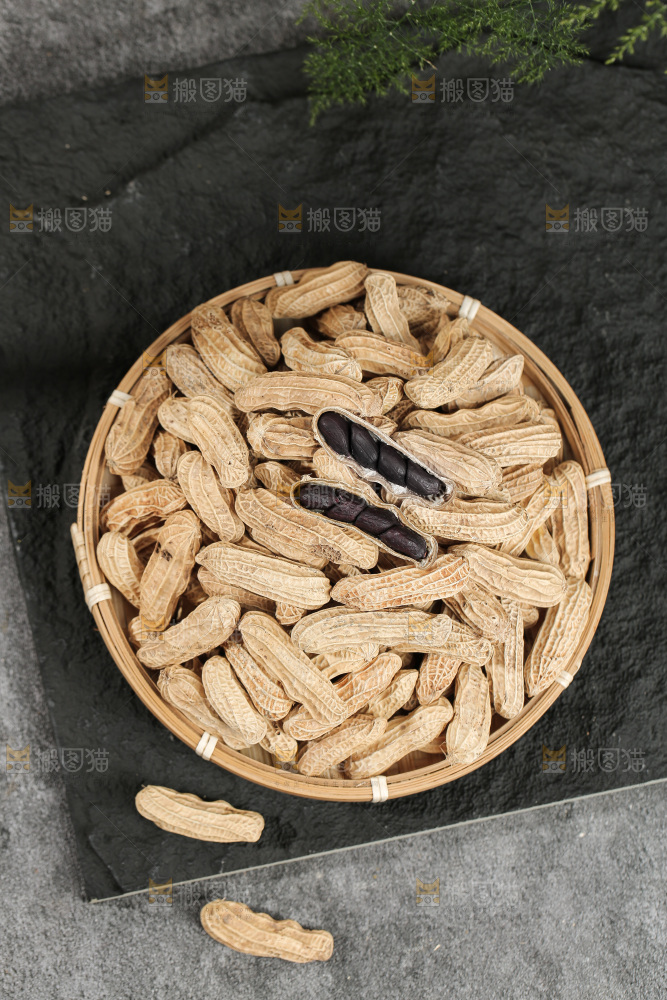 深底上的黑皮花生