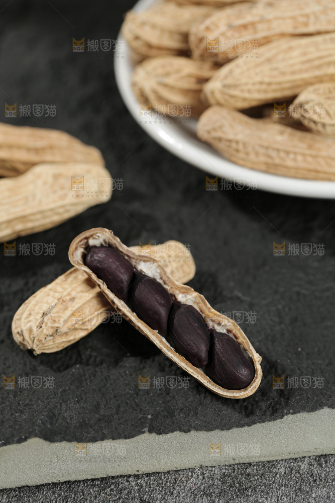 深底上的黑皮花生