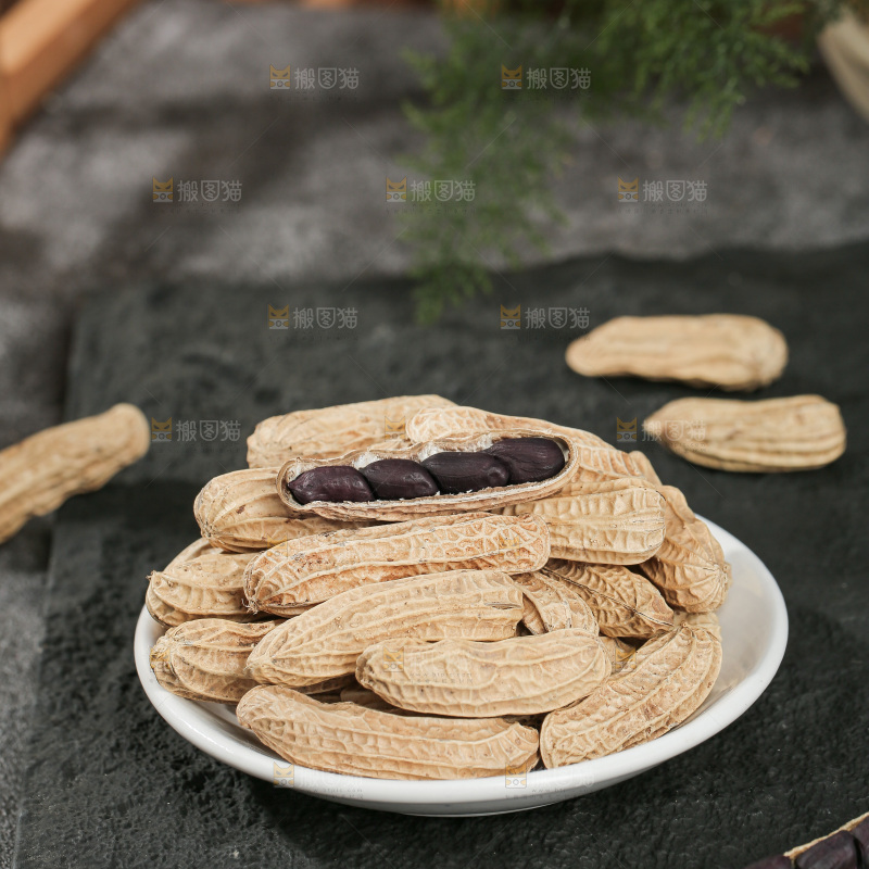 深底上的黑皮花生