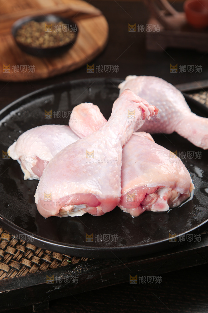 深底上的鸡腿