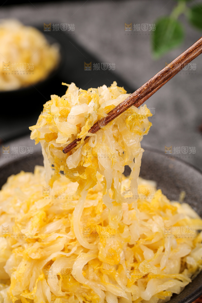 深底上的东北酸菜