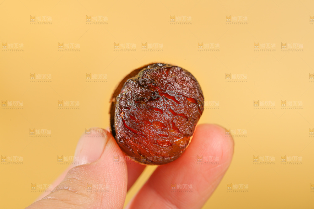 浅底上的桂圆干