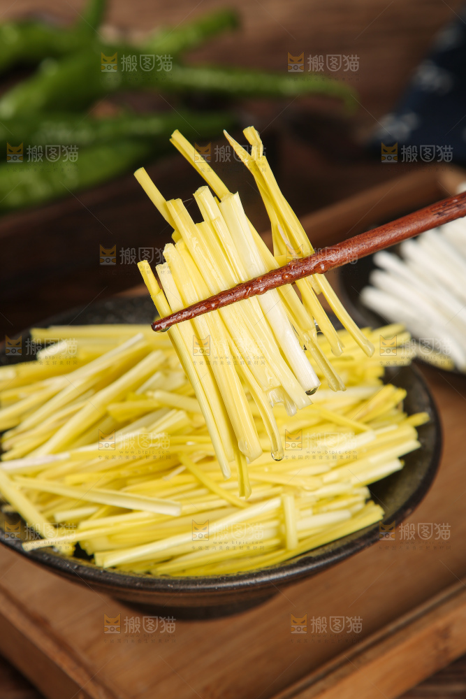 深底上的韭黄