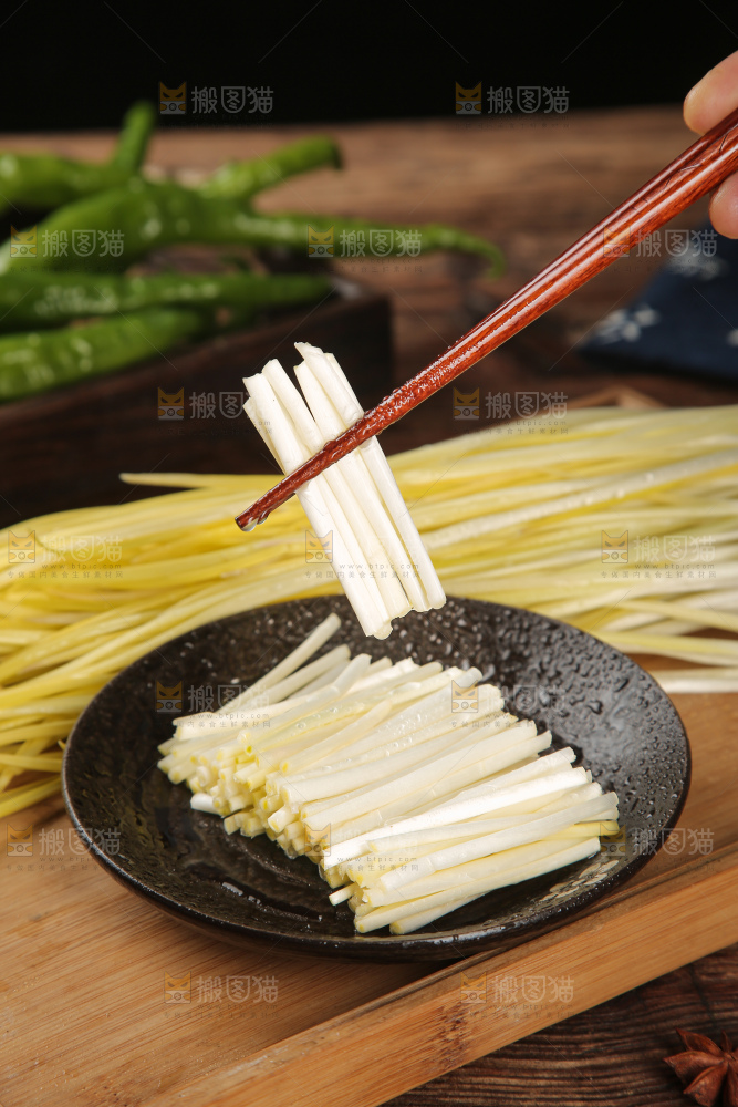 深底上的韭黄