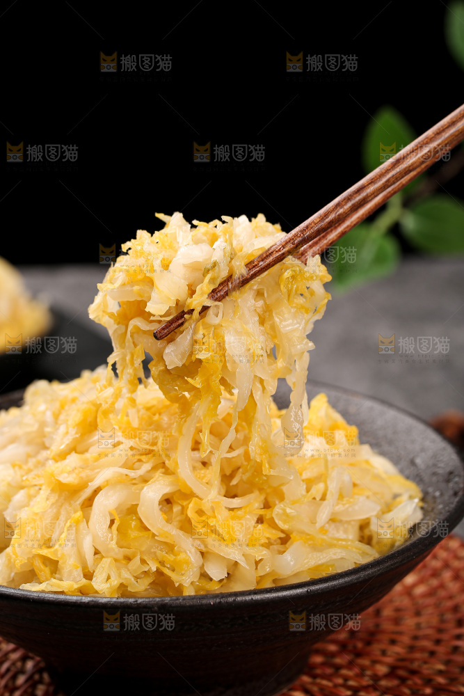深底上的东北酸菜