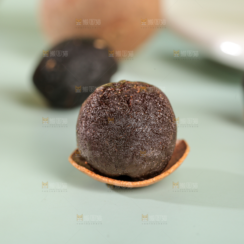 浅底上的桂圆干