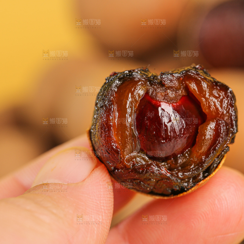 浅底上的桂圆干