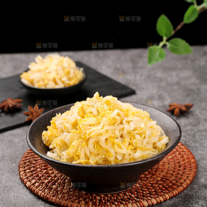 深底上的东北酸菜