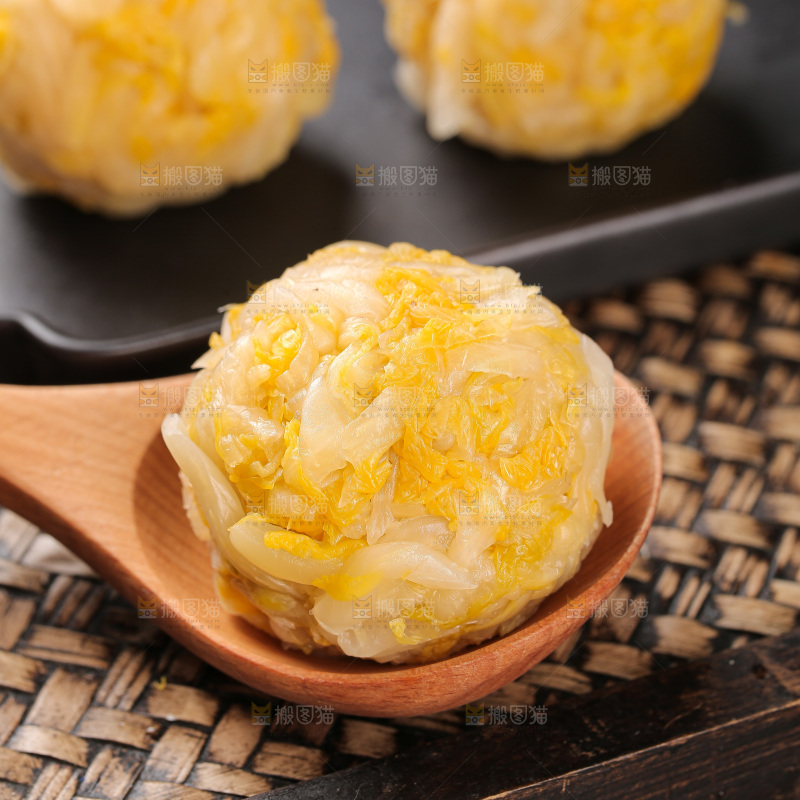 深底上的东北酸菜