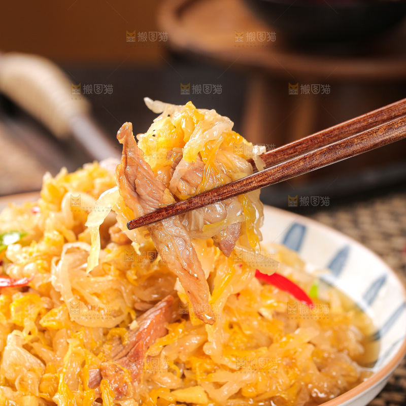 深底上的东北酸菜