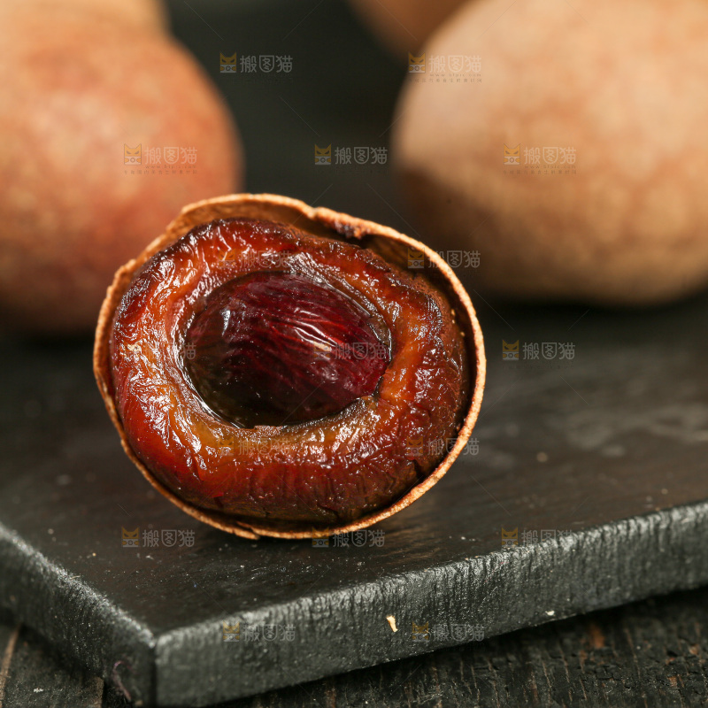 深底上的桂圆干