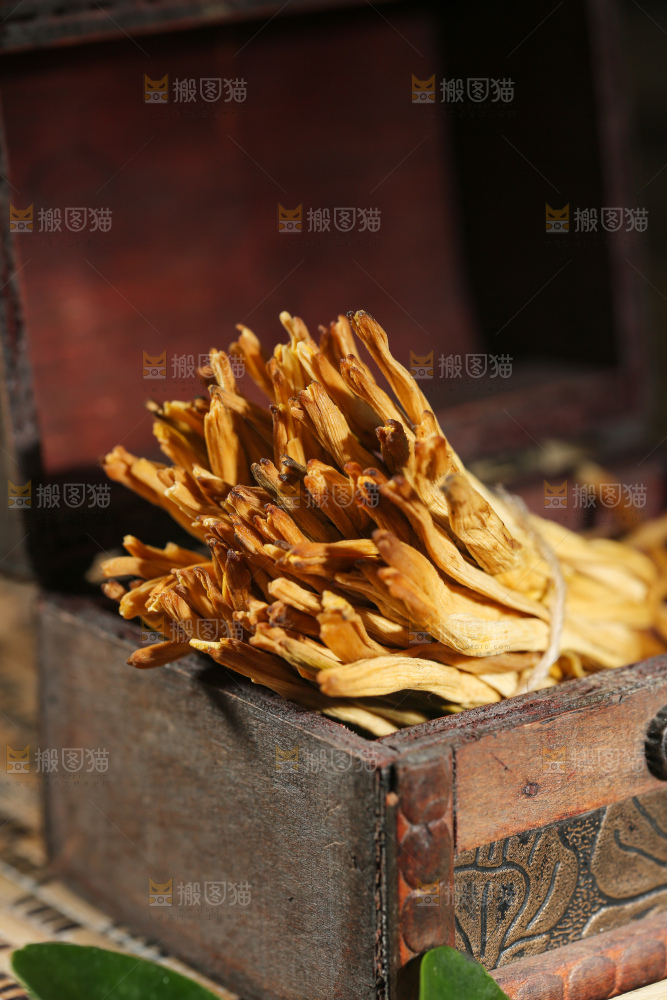深底上的黄花菜