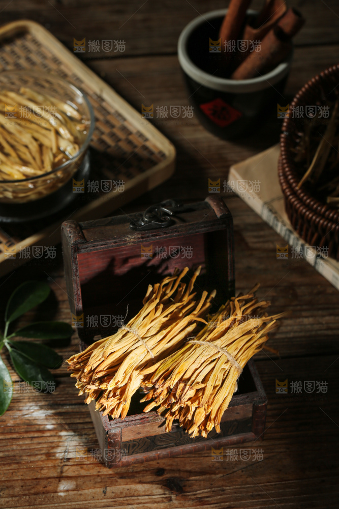 深底上的黄花菜