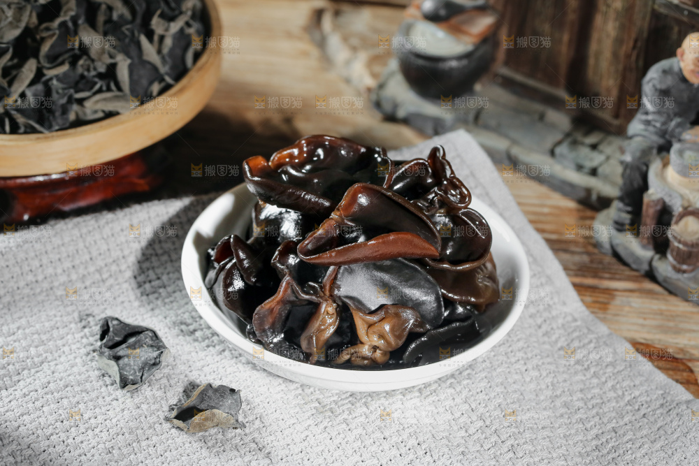 深底上的黑木耳