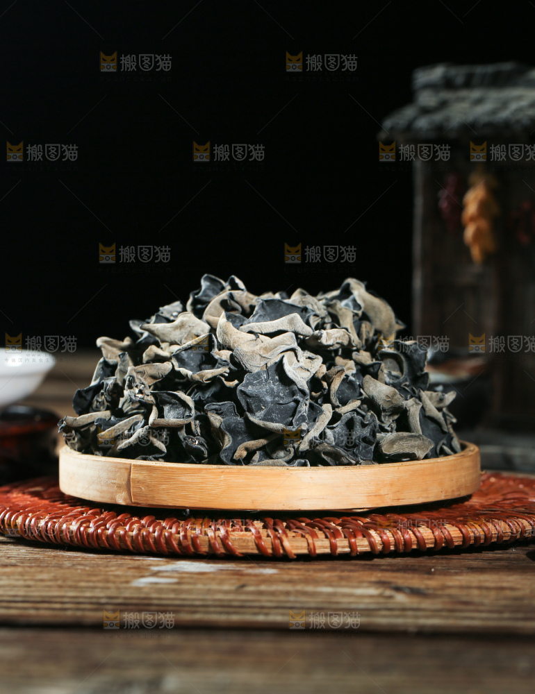 深底上的黑木耳