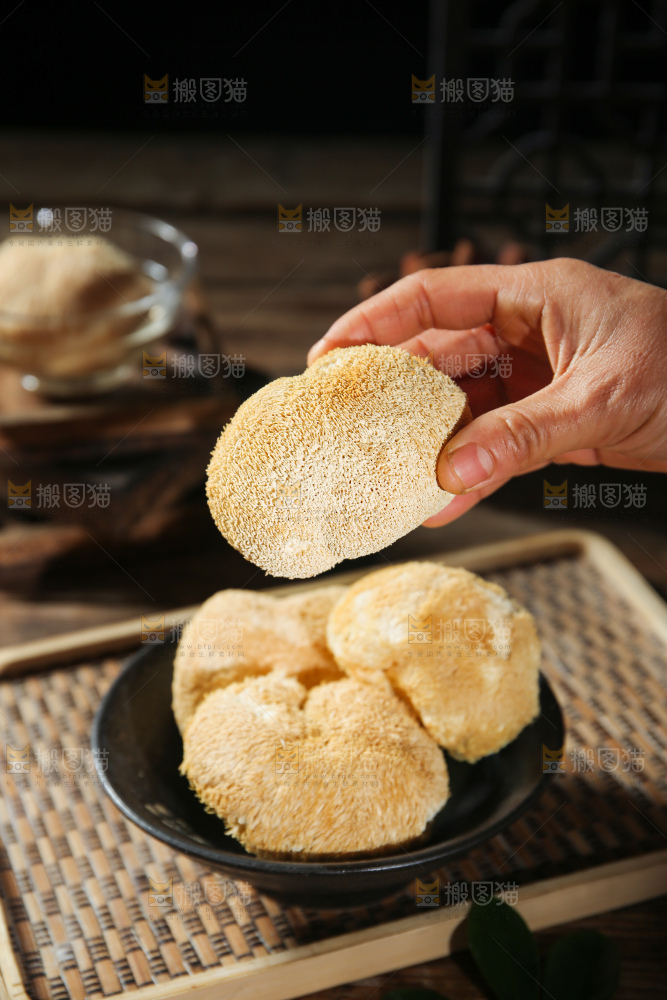 深底上的猴头菇