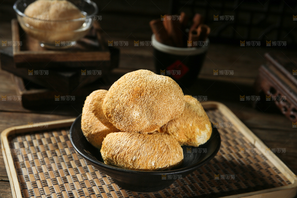 深底上的猴头菇