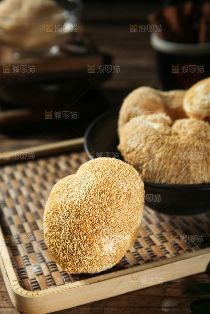 深底上的猴头菇