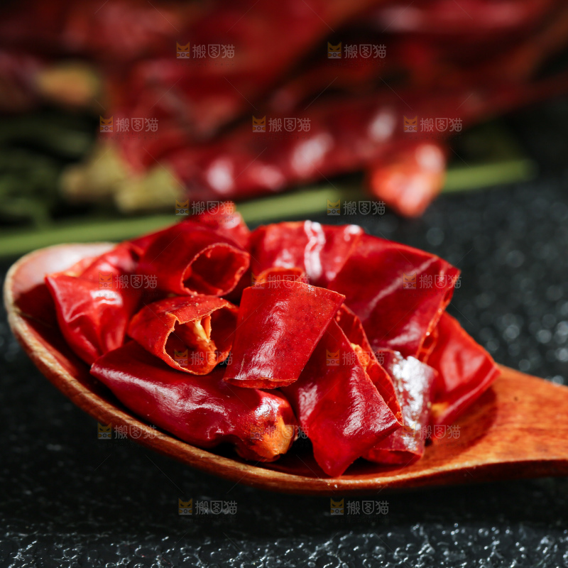 深底上的辣椒段