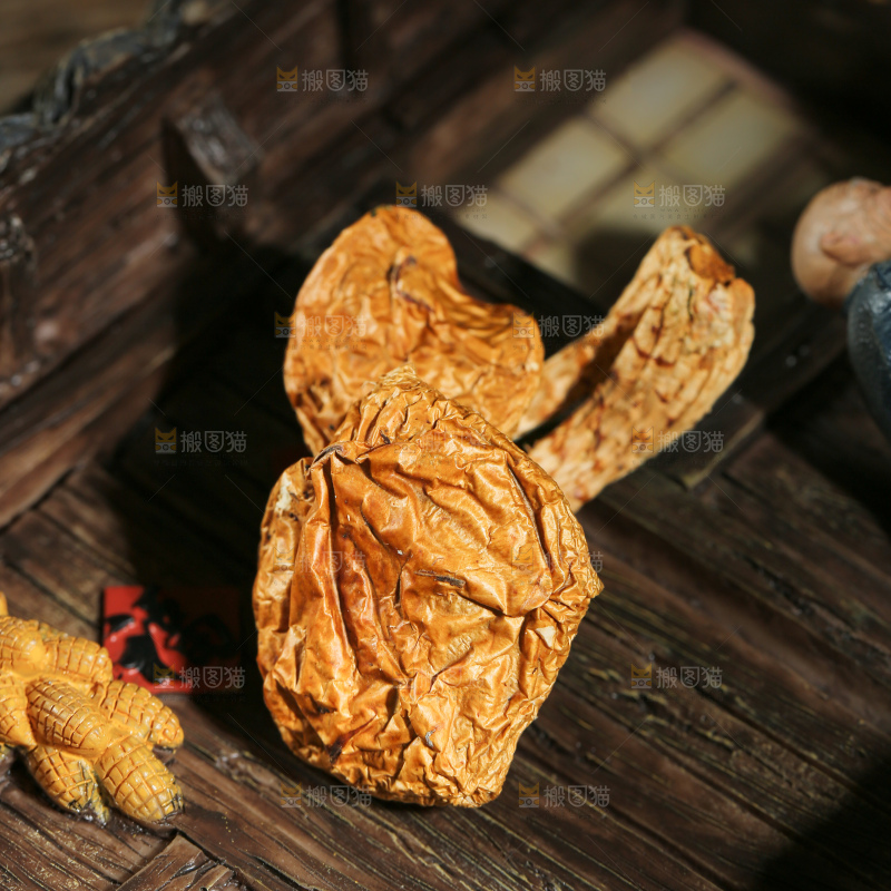 深底上的滑子菇
