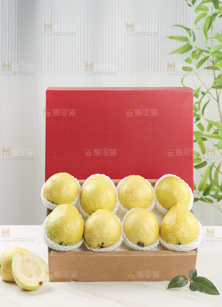 深底上的白心奶油芭乐