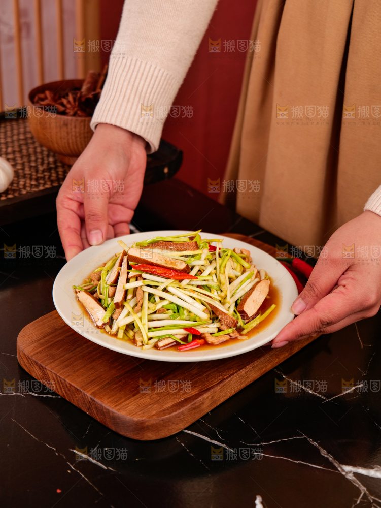 深底上韭黄菜品