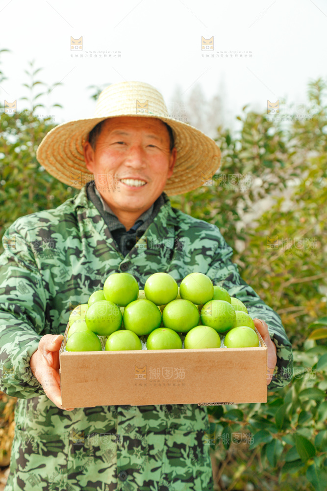 盒子里装着牛奶枣