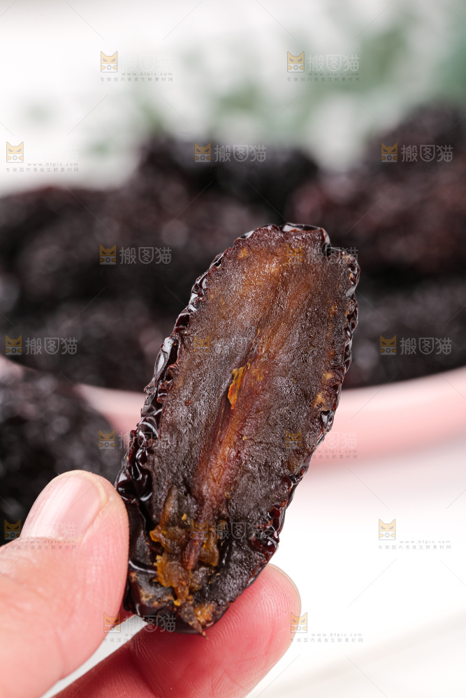 浅底上的黑晶枣