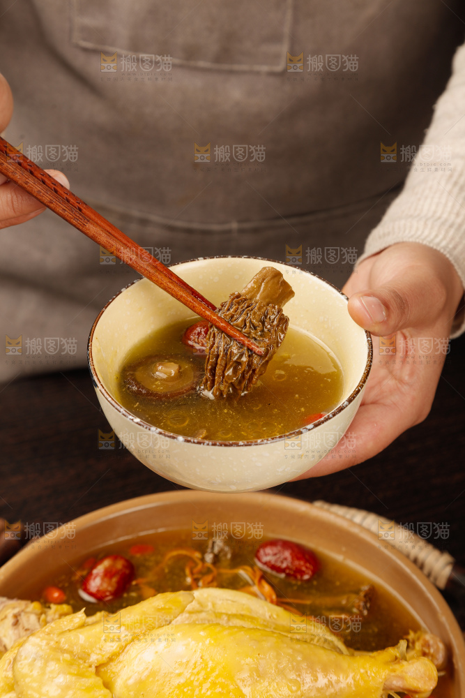 深底上的鸡汤