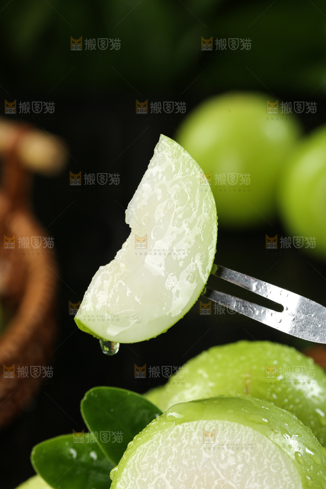 深底上的牛奶枣